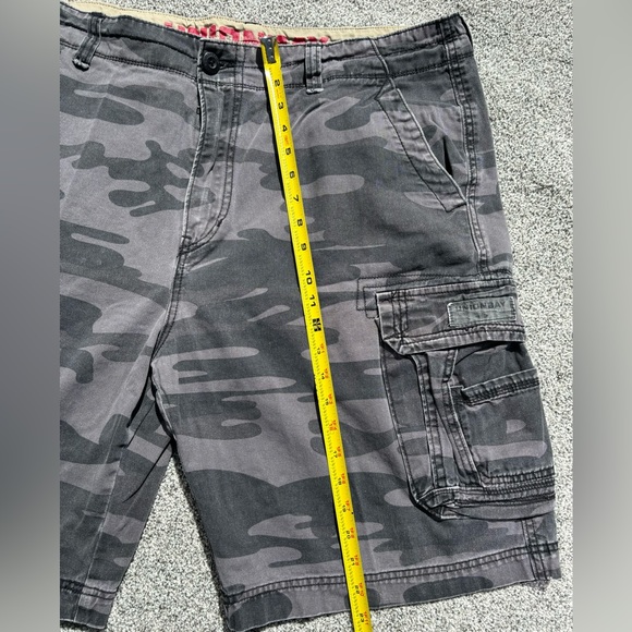 UNION BAY Men’s Gray Camo Cargo Shorts - Distressed - Size 40 - Picture 7 of 8